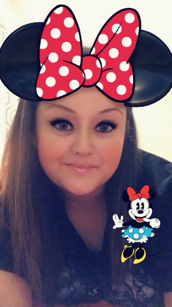 lovexlindsx's tweet image. My attempt to turn my birthday around was a success! Ending it with a Minnie selfie and chocolate in bed! ❤️⚪️❤️⚪️❤️ #untilthisweekend