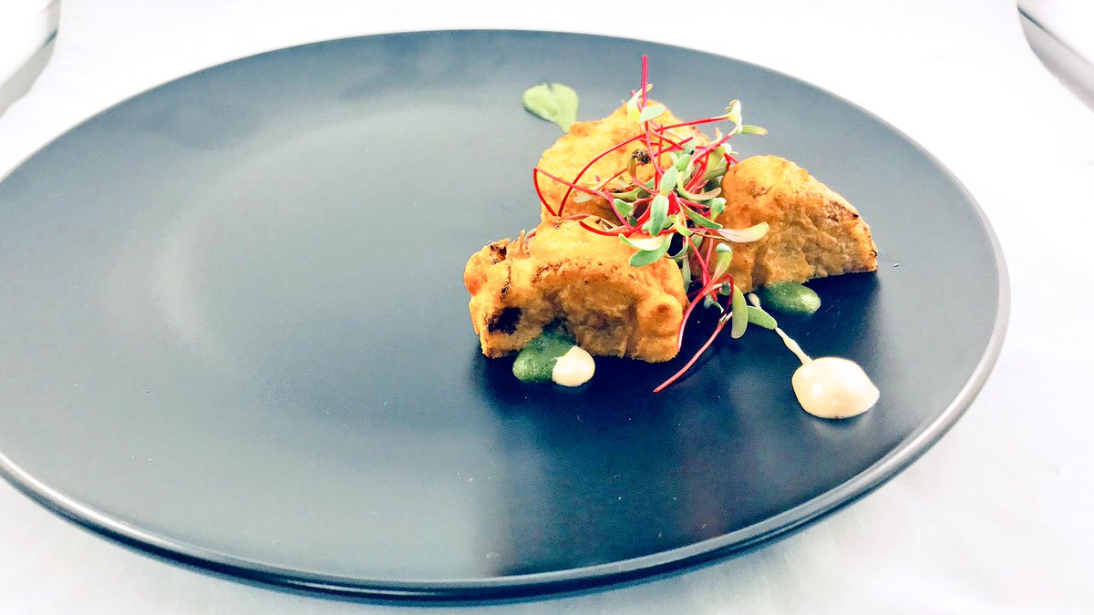 JaimeetKathuria's tweet photo. Curried potato stuffed #bread #pakora #tamarindaioli #spicy #mintchutney #microgreens @reclaimfarm #ChefsTable @yegexpocentre #yummyintummy #littlespicystart #TeamExpoRocks #yegfood #foodporn #showstarter https://t.co/fVdVQRUAd0