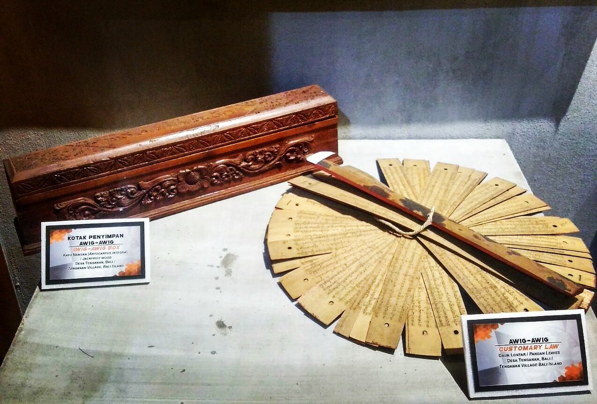 museumkehutanan's tweet photo. Awig-Awig merupakan kearifan lokal berisi hukum adat, yang terdiri dari 40 lembar daun lontar dan ditulis dalam bahasa Bali. Koleksi ini berasal dari Desa Adat Tenganan, Bali.
Ayo ke #museumkehutanan !

#kementerianlhk #klhk #awig #kearifanlokal #hukumadat #adatbali #bali https://t.co/ETpcgmQcdF