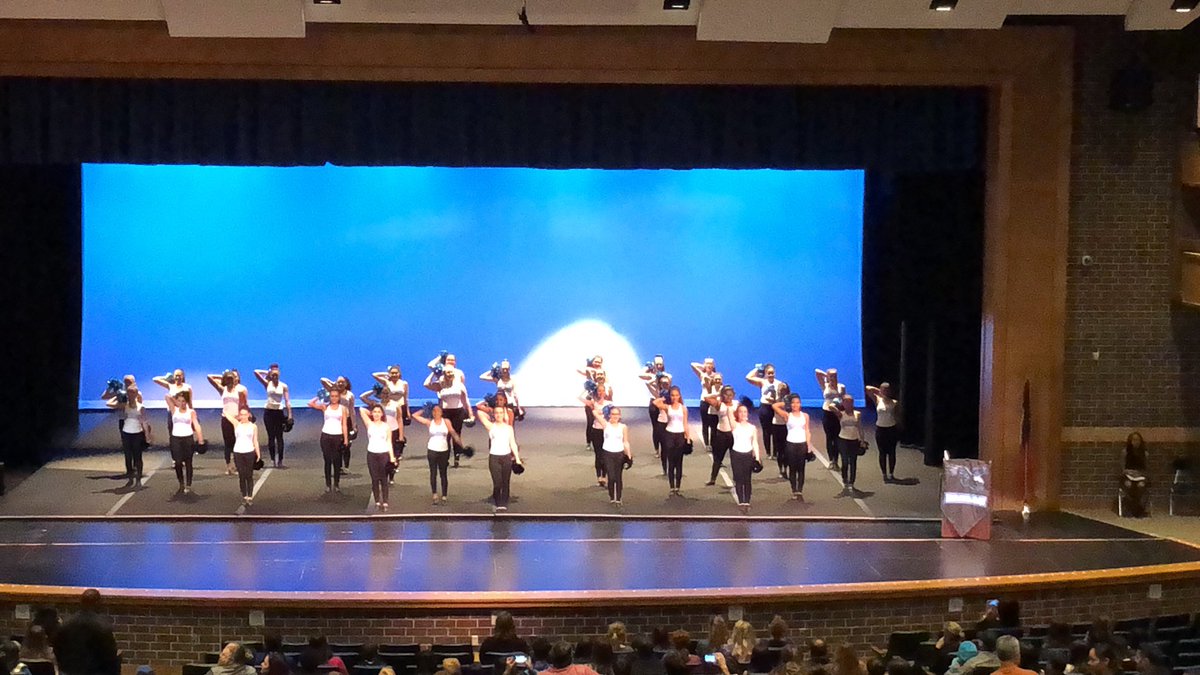 Harlan_Pep's tweet photo. Getting in a little showcase of our Pom routine at our electives fair tonight! #Comp2018 #PomRoutine #BlueTalonsProud https://t.co/yHoH2CZ3nM