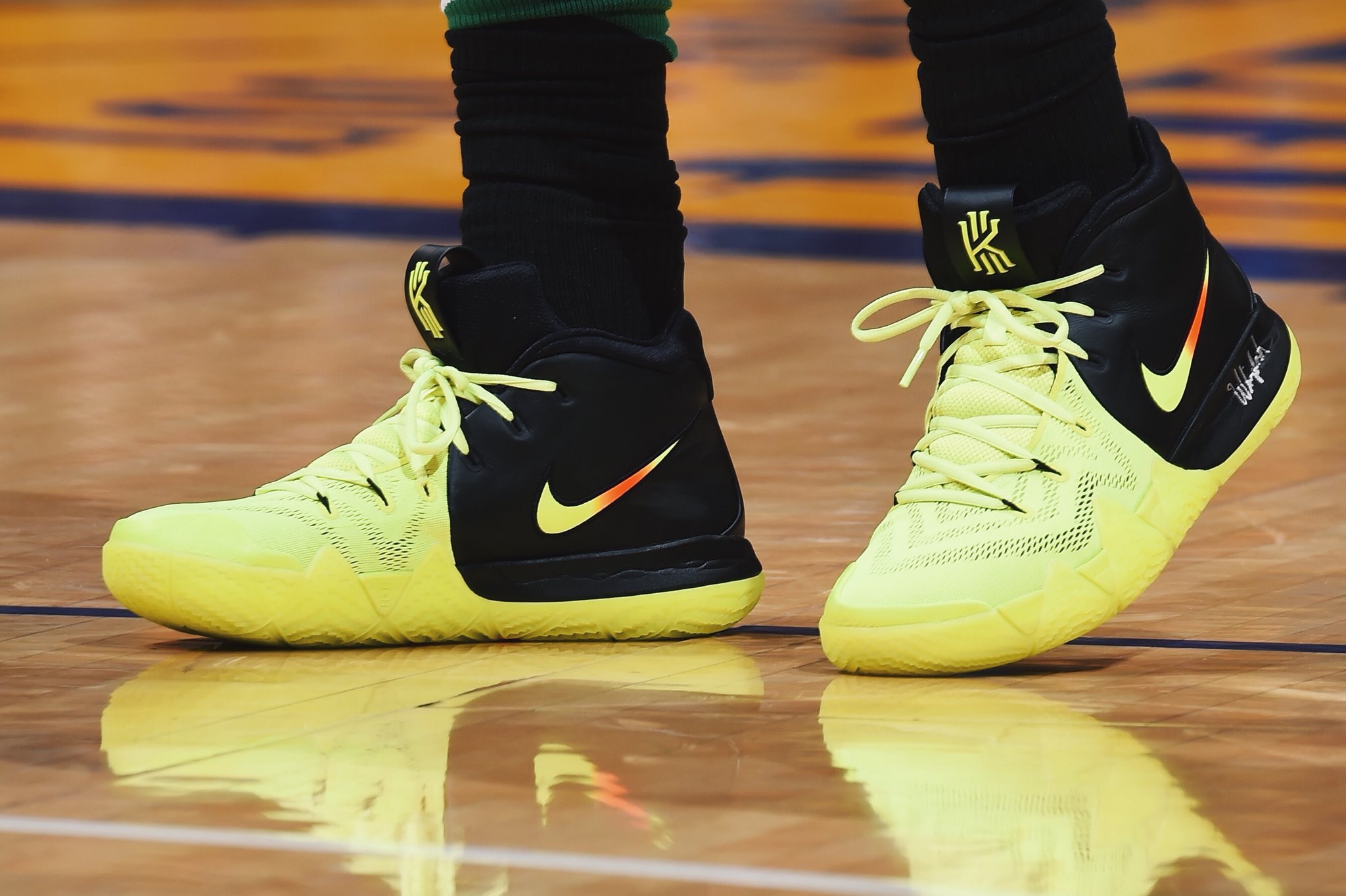 Nike kyrie 4 volt sale