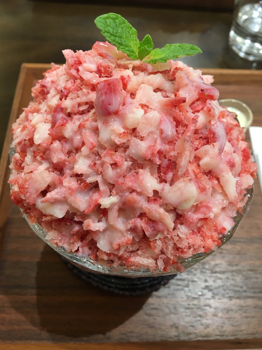 いちごファンを殺しにかかる 凍らせた あまおう をそのまま削ったかき氷が けしからん と話題に しかも安い Togetter