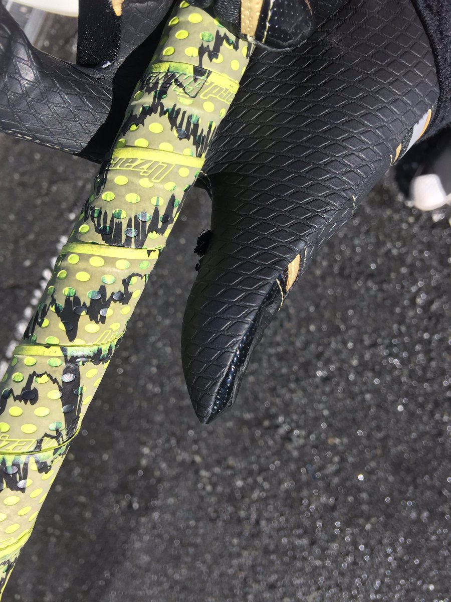 kouki_d_out's tweet image. 今日も100球。

遂に手袋が破れましたとさ、にしても人生で一度もバッティングセンターでホームラン打ったことないなー。

映像行ってきやす！