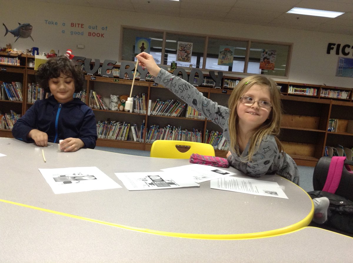 gdorn1's tweet photo. #Boone2020 #twuzz @StephensElem STEMCLUB:  Can you pick up a filled bottle with a chopstick?  Testing out different variables with friction! https://t.co/fofRylmk70