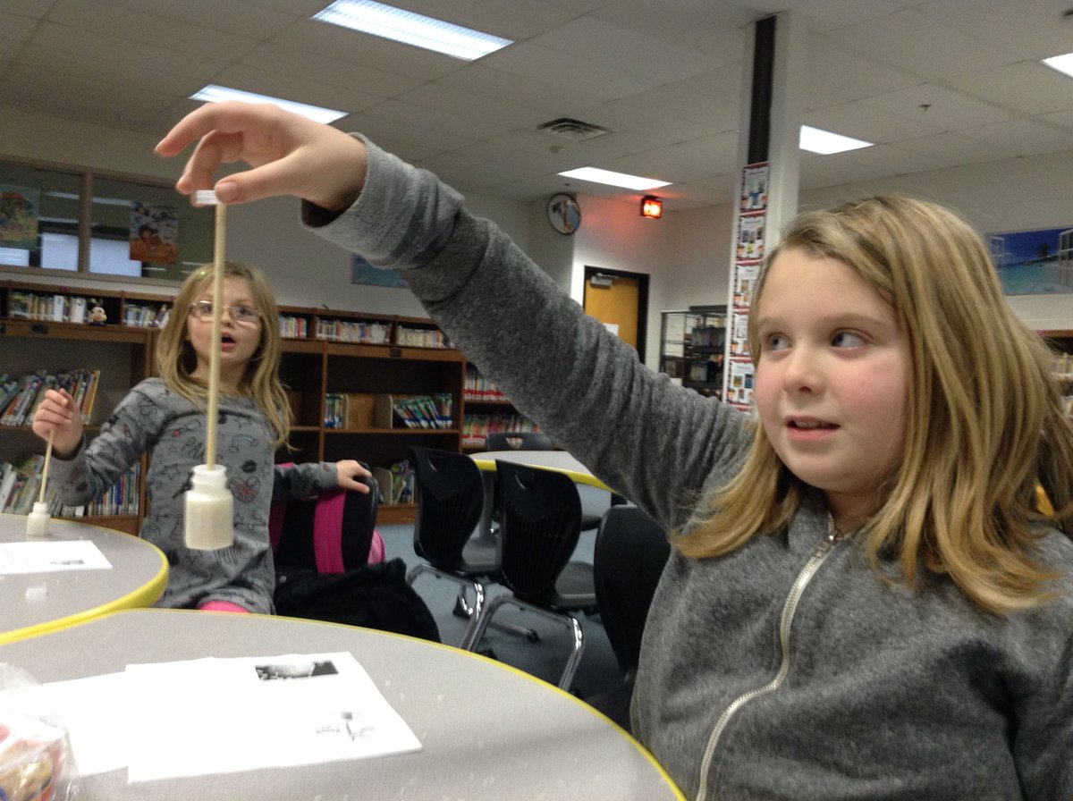 gdorn1's tweet photo. #Boone2020 #twuzz @StephensElem STEMCLUB:  Can you pick up a filled bottle with a chopstick?  Testing out different variables with friction! https://t.co/fofRylmk70
