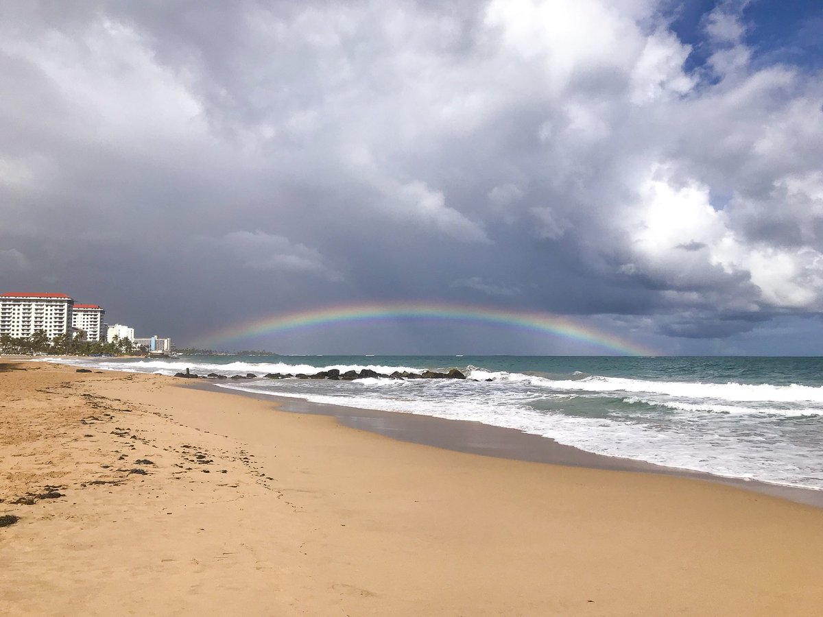 lukepellworld's tweet photo. Taking a walk on the beach in #PuertoRico &amp; listening to @lukepell ‘s #DrinkYouIn is Life! ✌️🏖 🎶 https://t.co/HIt9hraV71
