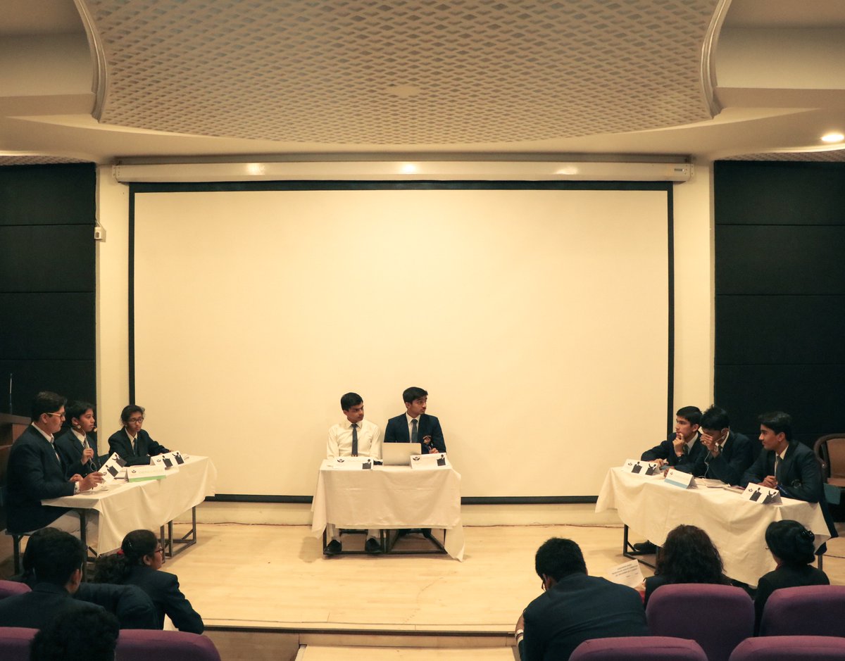 Modernschool73's tweet photo. For good ideas and true innovation you need human interaction , argument and debate. At Modern School we reinvented the pattern of debate by merging the concept of formal debate with buzzer round .  📚📑
#AcceleratingProgress #Debate #LiteratureFest https://t.co/yv2C22tbwM