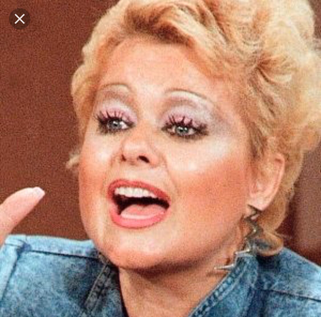 HeatherBeakes's tweet photo. PSA to teenage girls..THIS IS NOT HOW YOU WEAR MASCARA!! OMG I can’t!! This is a pic of Tammy Faye Baker circa 1970 &amp; 1980-let that sink in. If you think this looks good in the slightest bit, I’m sorry but you are WRONG! Ewww #spiderlashes 🕷😝 https://t.co/2Y9kCTHUkX
