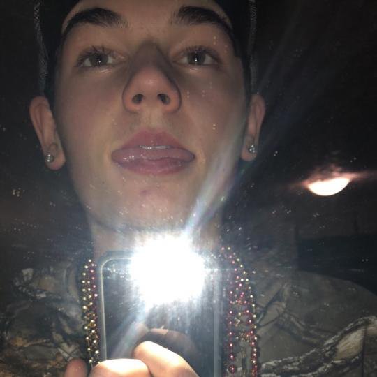 jonathanFinle's tweet image. #CoinDrop #FeatureMe #ChitChat hey#Liveme Luke 🦌 liveme.com/share/index_li…