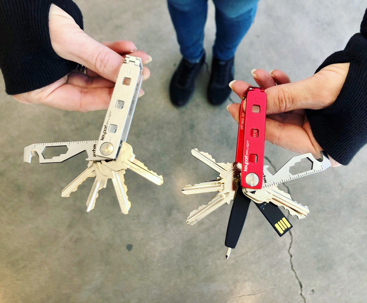 theKeyport's tweet photo. No 2 Pivots are alike. Everyone has different keys and daily essentials.
#KeyNA #KeyDC #unique #custom #keyportpivot #mocatool #red #pocketdump #handdump #travel #organized #minimalist #edc #style #everydaycarry #keyport #chalet #pockettool #multitool #keyorganizer https://t.co/Zk1t881TSg