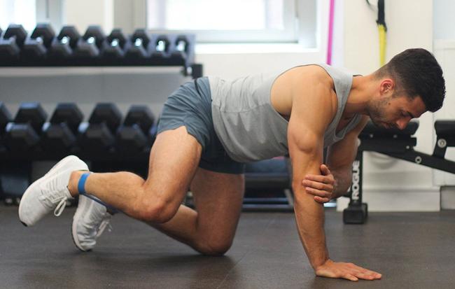 BicyclingMag's tweet photo. These 6 resistance band exercises will make you stronger on the bike: https://t.co/LG0PDnc5js https://t.co/wAoC4WzMAr