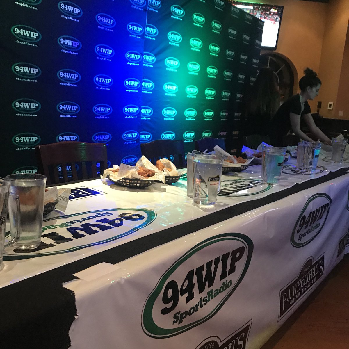 PJsPub's tweet photo. About to get going here! #PJsWingNight https://t.co/octQDJBk42
