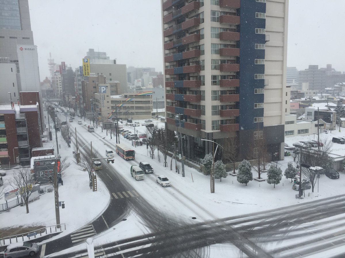 kimura_ratio's tweet photo. 今日は福島県郡山（こおりやま）からスタートです。雪が降っています。 https://t.co/KnZzTgSZKb