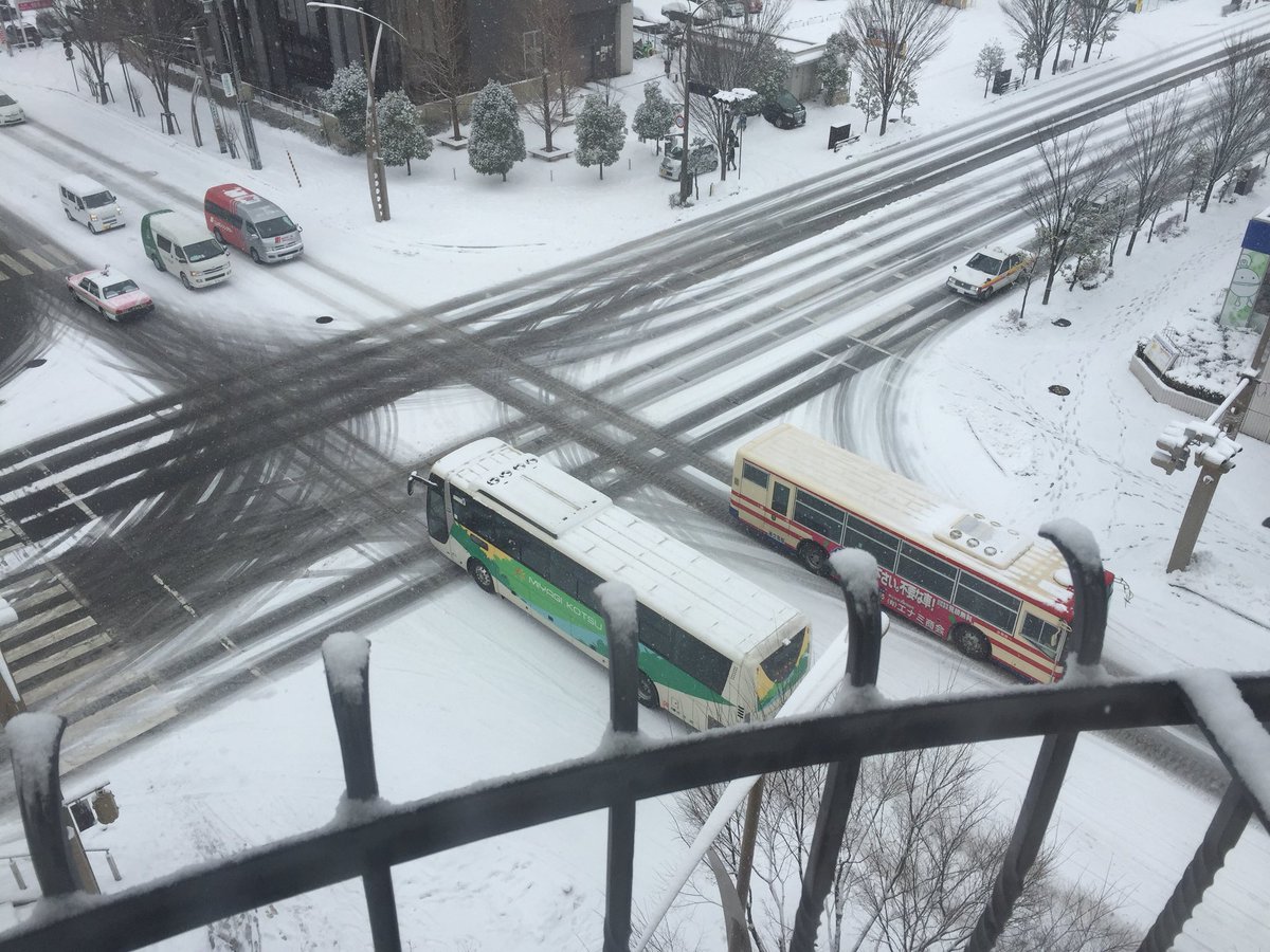 kimura_ratio's tweet photo. 今日は福島県郡山（こおりやま）からスタートです。雪が降っています。 https://t.co/KnZzTgSZKb
