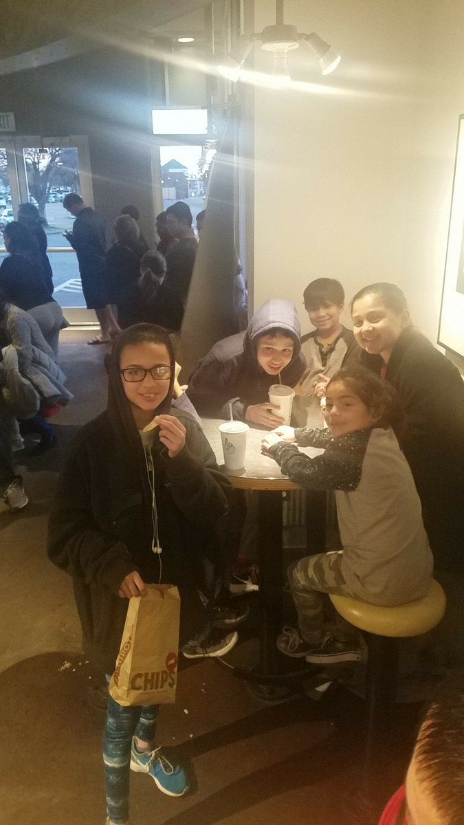 Ms_Jess_80's tweet photo. Supporting Jones PTA! ๐ฏ๐ฎ #LoveChipotle #YumYumYum @JonesAcademy1 @mrsdianewhite https://t.co/OCrhtqWwv0