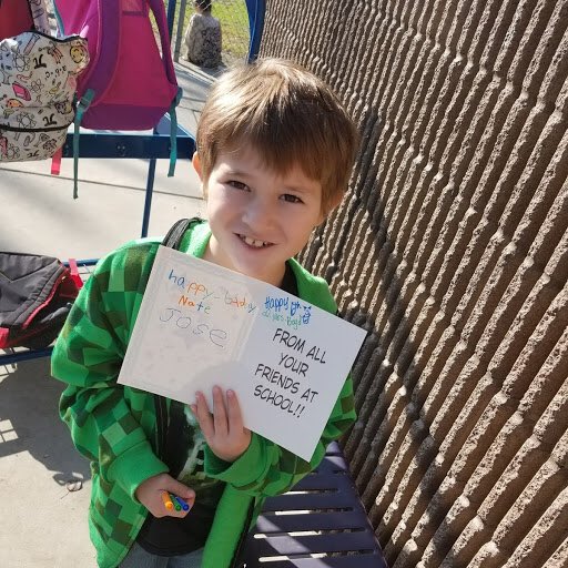 mrsBoydOG603's tweet photo. It’s his little bro’s birthday, so he’s having all his own friends sign this homemade card. Honored I made the cut! #bsdkindness https://t.co/k66mg2Ta5A