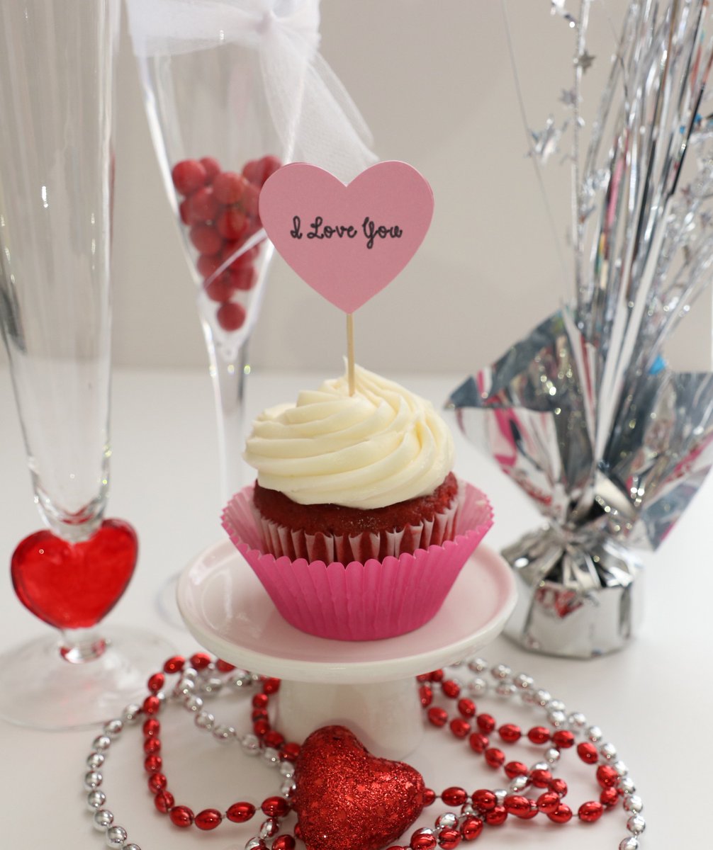 katrinap16's tweet photo. Beautiful Valentine's Day Cupcake Toppers.  
https://t.co/21eW97Q3kT https://t.co/Htwh4VRynI