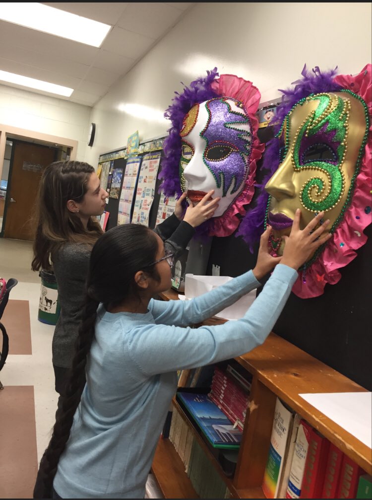 melissacavins's tweet photo. Mme. Buzharsky and the MS French Club prepared for Mardi Gras 2018 festivities today! #westudyworldlanguages #french #mardigras ππ°ππππ https://t.co/uospu2RLmz