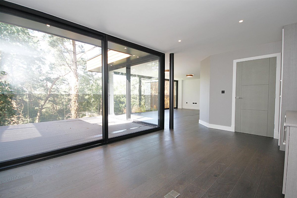 ClealsProperty's tweet photo. Amazing #fourbedroom house in #CanfordCliffs #BH13 with over 3400 sq ft of living space this modern home is truly #luxury living by the sea. For more details message us @ClealsProperty #luxuryhome #sandbanks #cleals #propertyindorset https://t.co/syQTq2e4jG