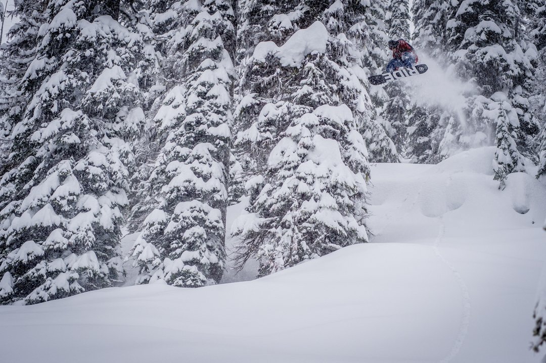 SnowboardMag's tweet photo. Watch @ridesnowboards full movie "Off Course" and get the story behind it: https://t.co/8QpBPcJYhe   #chooseyourownline https://t.co/CHVo7ttsS0