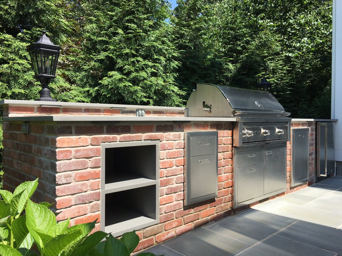 PrimeBuilds's tweet image. Here’s an all brick and quartz grilling station &amp;amp; bar.  Perfect addition to their bluestone patio expansion.  All done by @PrimeBuilds #PrimeConstruction #PrimeBuilds #PrimeConstructionRemodeling #ExcellenceIsAHabit #ThisIsOurWork