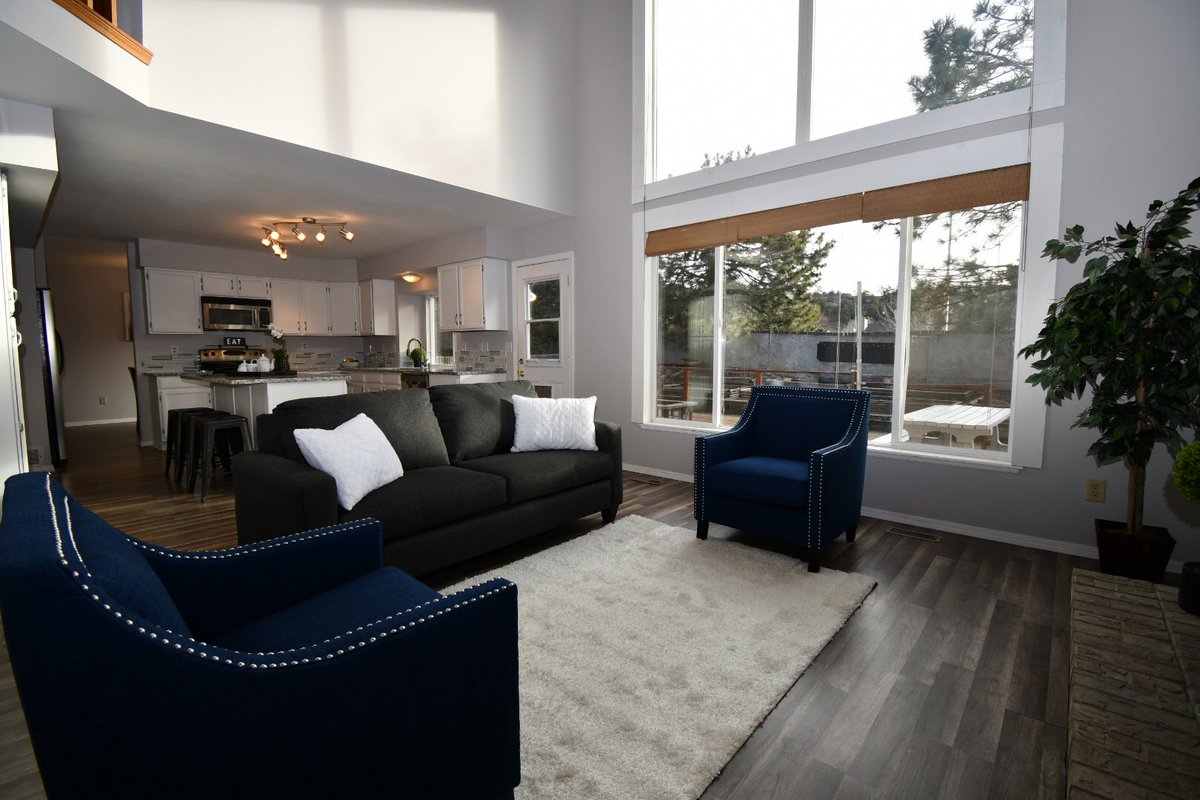 VictoriaRoseDes's tweet photo. This home sold within HOURS of hitting the market! How can we help YOU get your home sold faster?! #homestaging #sold #firstday #callus https://t.co/Ym7e7Ww0sd
