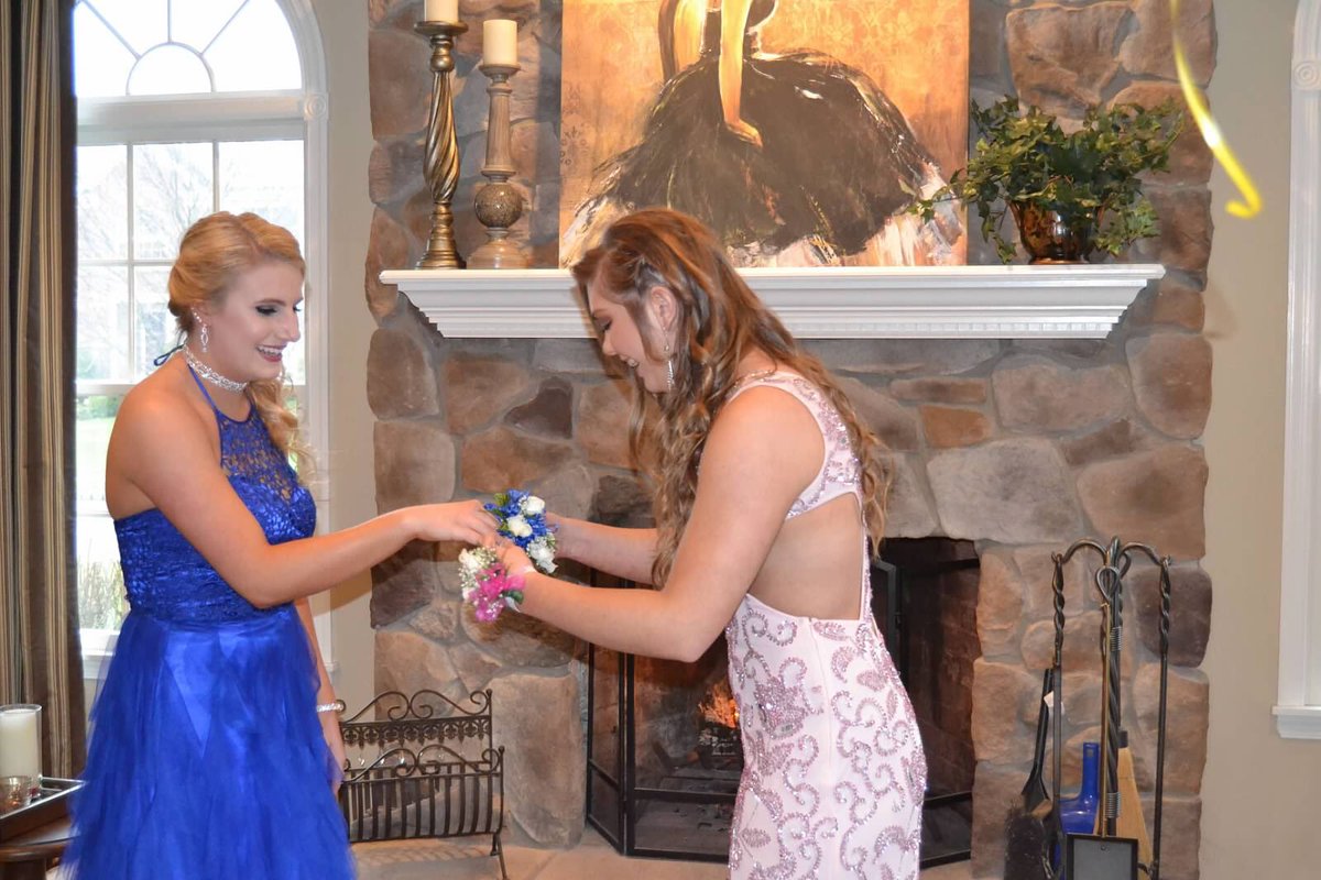 Nicolevisco's tweet photo. happy birthday to the best prom date and my girly since third grade 💗💙 i love you Sav hope your day was lovely and adulthood treats ya well :) https://t.co/2Js0D5Idre