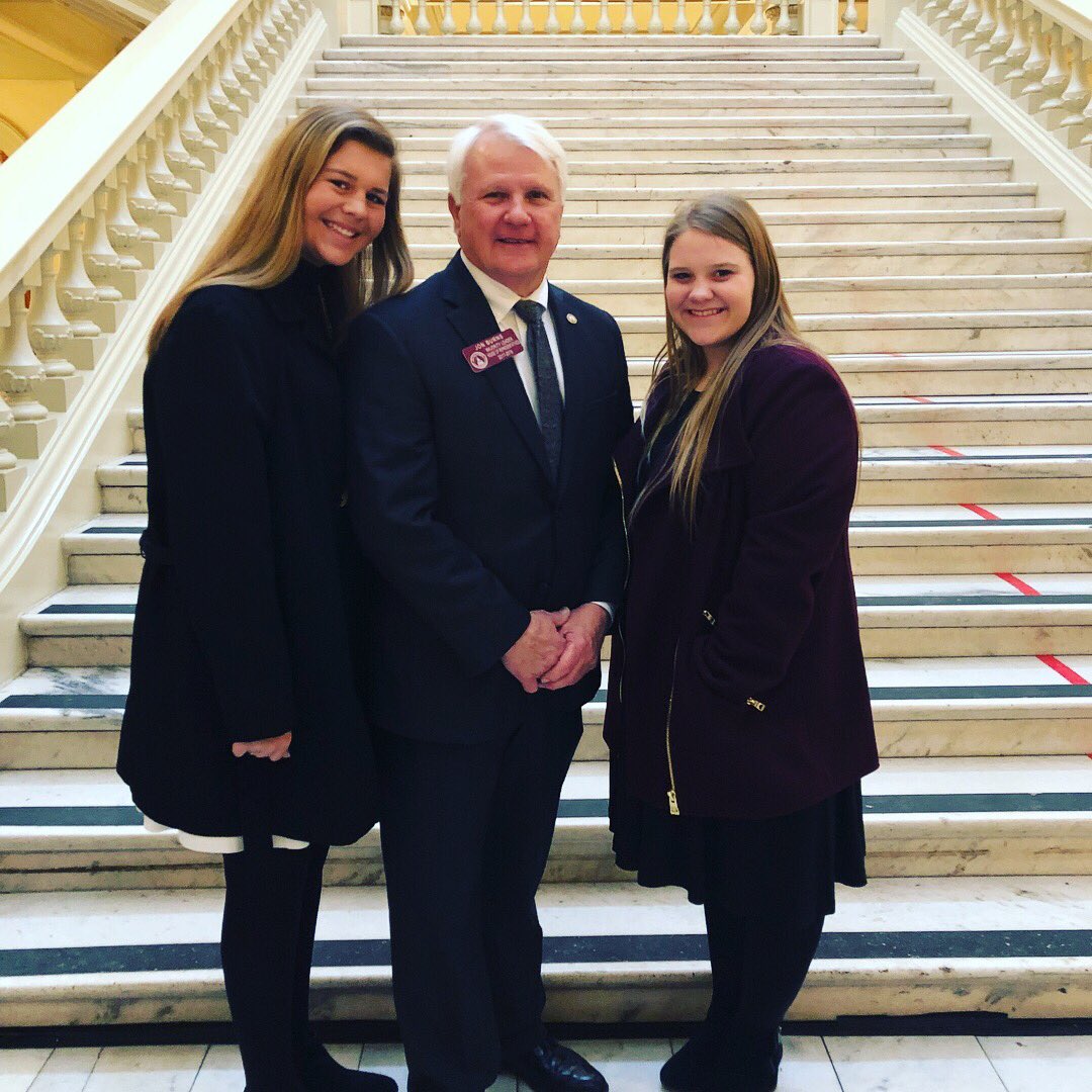InteractECHS's tweet image. Such a great day at the capital paging for our representative Jon Burns!! Get those volunteer hours in so you can join in on the fun next year!!!
