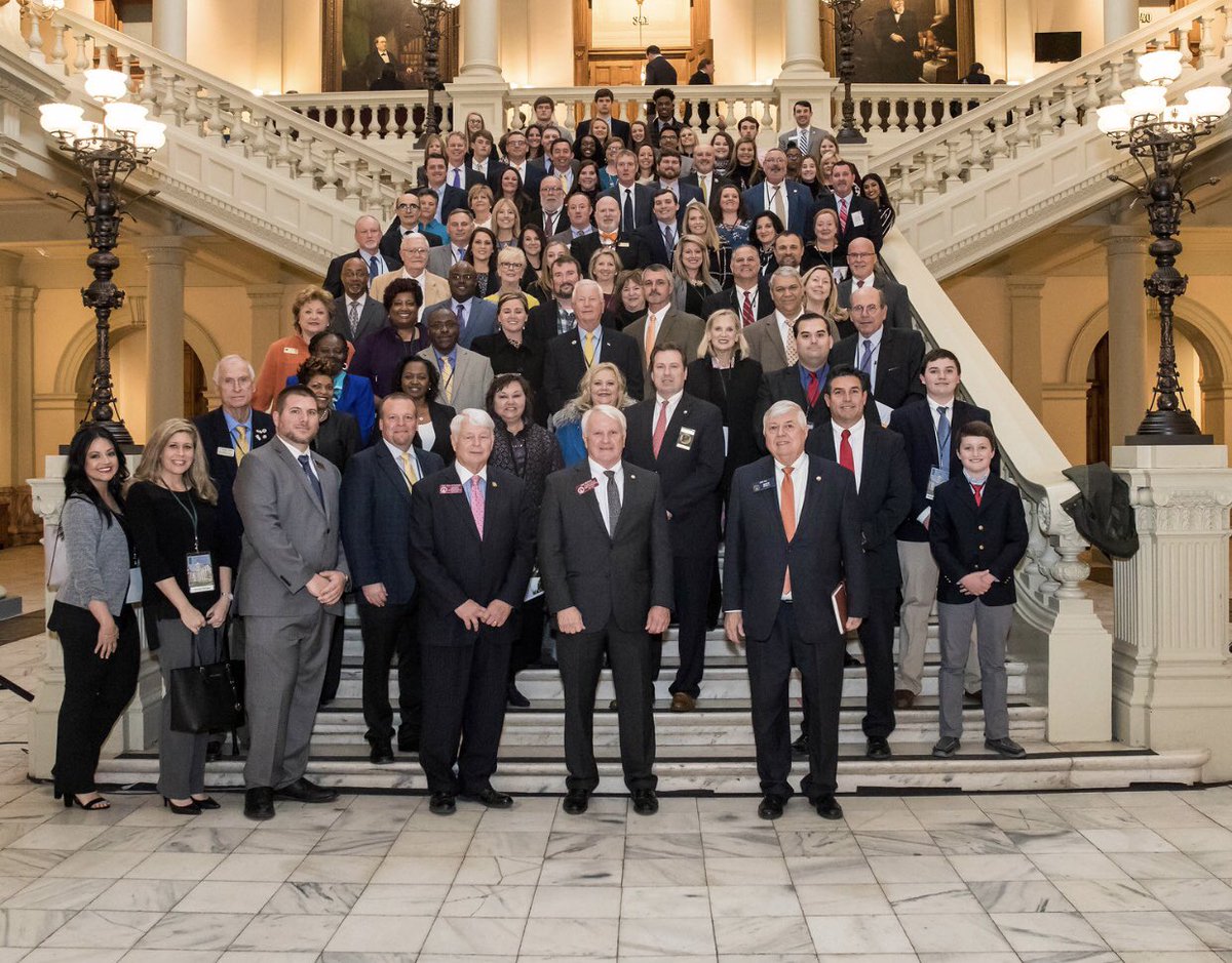 InteractECHS's tweet image. Such a great day at the capital paging for our representative Jon Burns!! Get those volunteer hours in so you can join in on the fun next year!!!