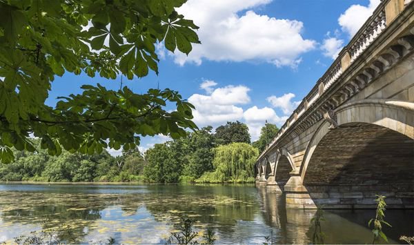 LondonPerfectAp's tweet photo. While the many attractions of Kensington make it a must-visit for most few consider staying in this elegant neighborhood. We've dedicated our time to finding upmarket homes in Kensington so you can enjoy all the charms at your doorstep! #WOWNextGreatPlaces
https://t.co/uXXkUp9weL https://t.co/mECDT3yQLs