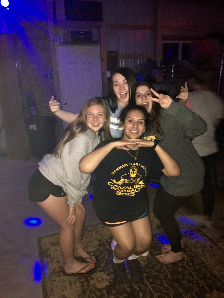 leanne_harris_'s tweet photo. @niyapattasseril Happy bday Niya 👑👑👑👑 so happy to have you in my life thx for always slaying w me 👯 happy 18th 💗💖💓 https://t.co/lwld09zlPF