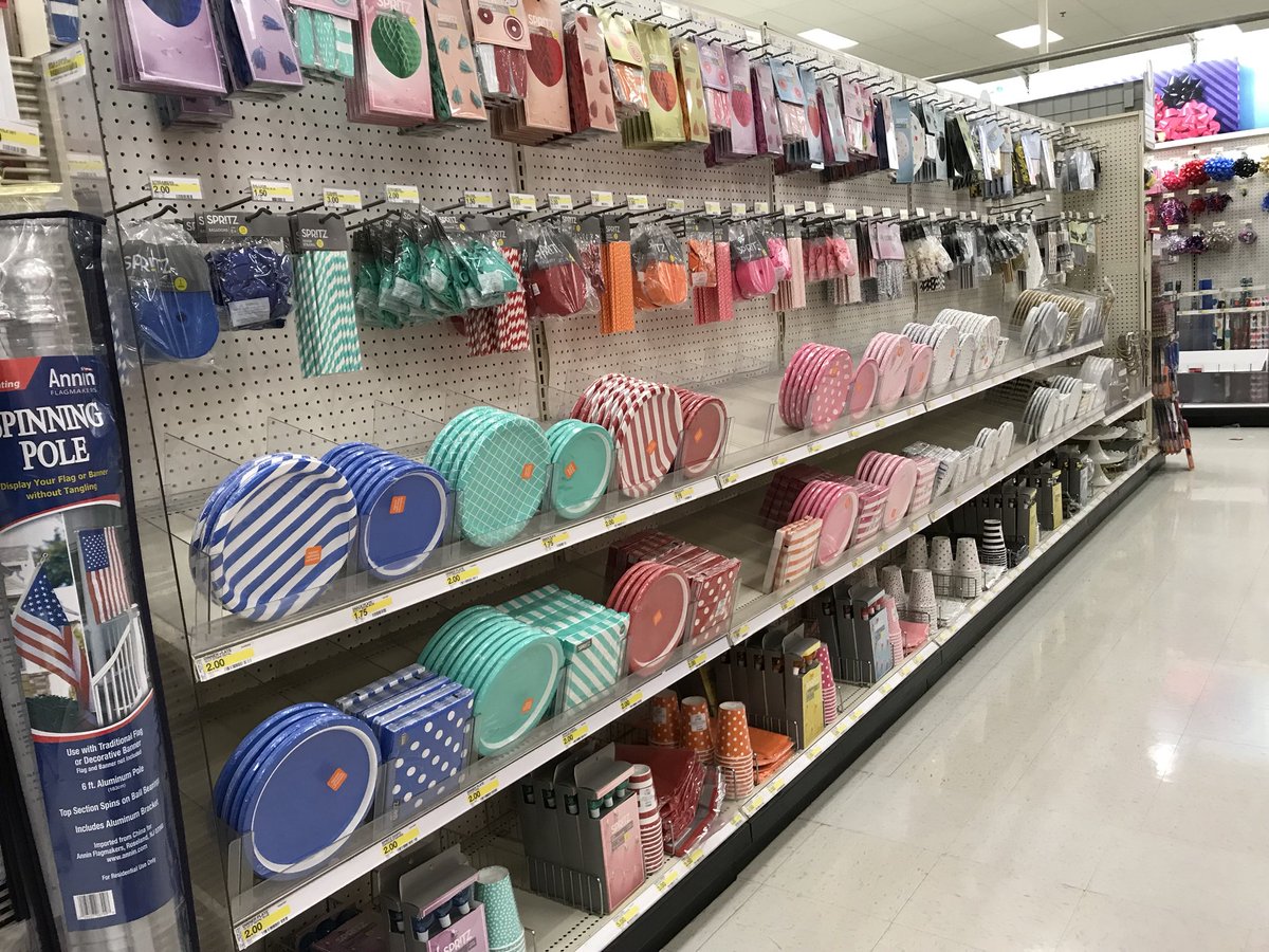 angieh717's tweet image. Every item zoned and scanned. Tuesday night stat scans with @kendnlee #partyonpartypeople #scanitall #100%accurate #Btownonlydoestouchdowns #forthekids