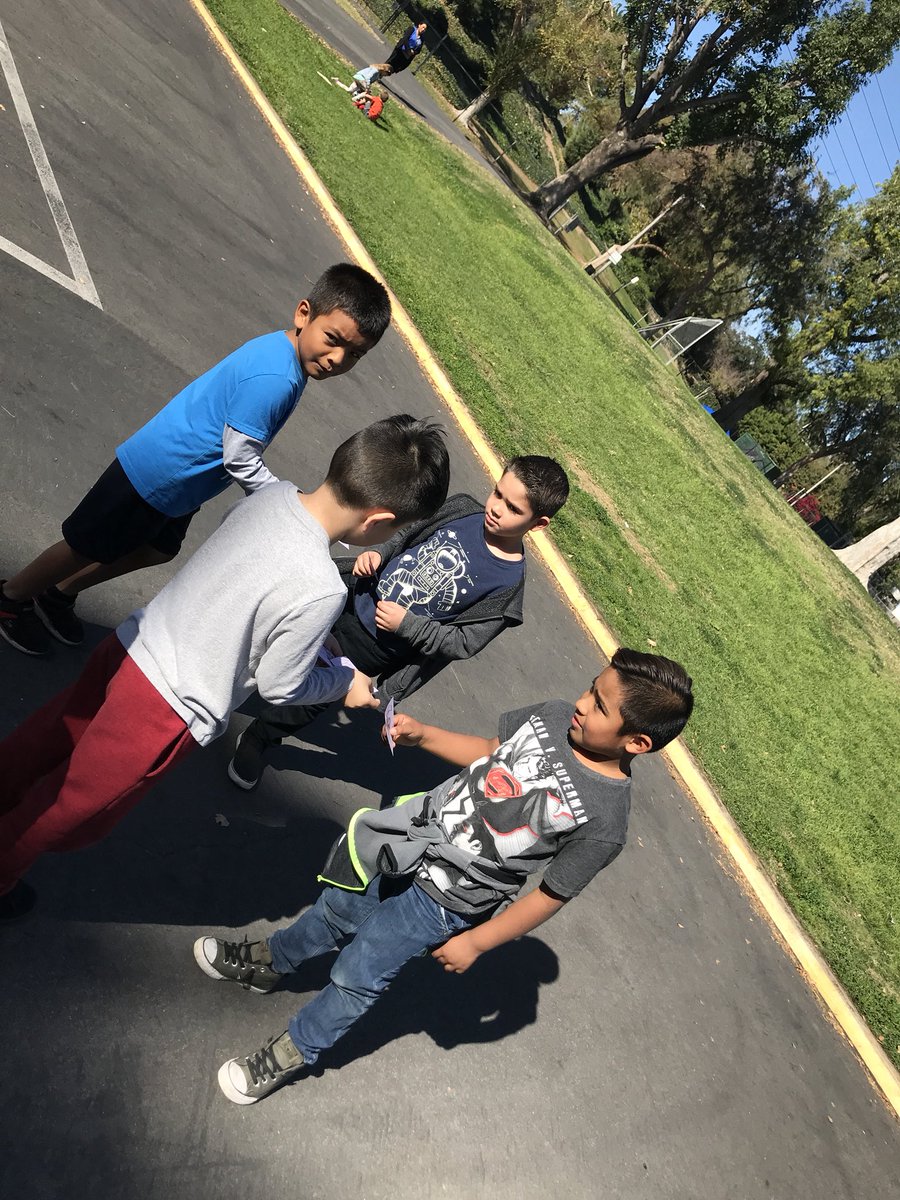 DebbyeViveros1's tweet image. Reteaching PBIS behavior by acknowledging and stating the good choices of others.  #lhcsd #LearningByExample #PBIS