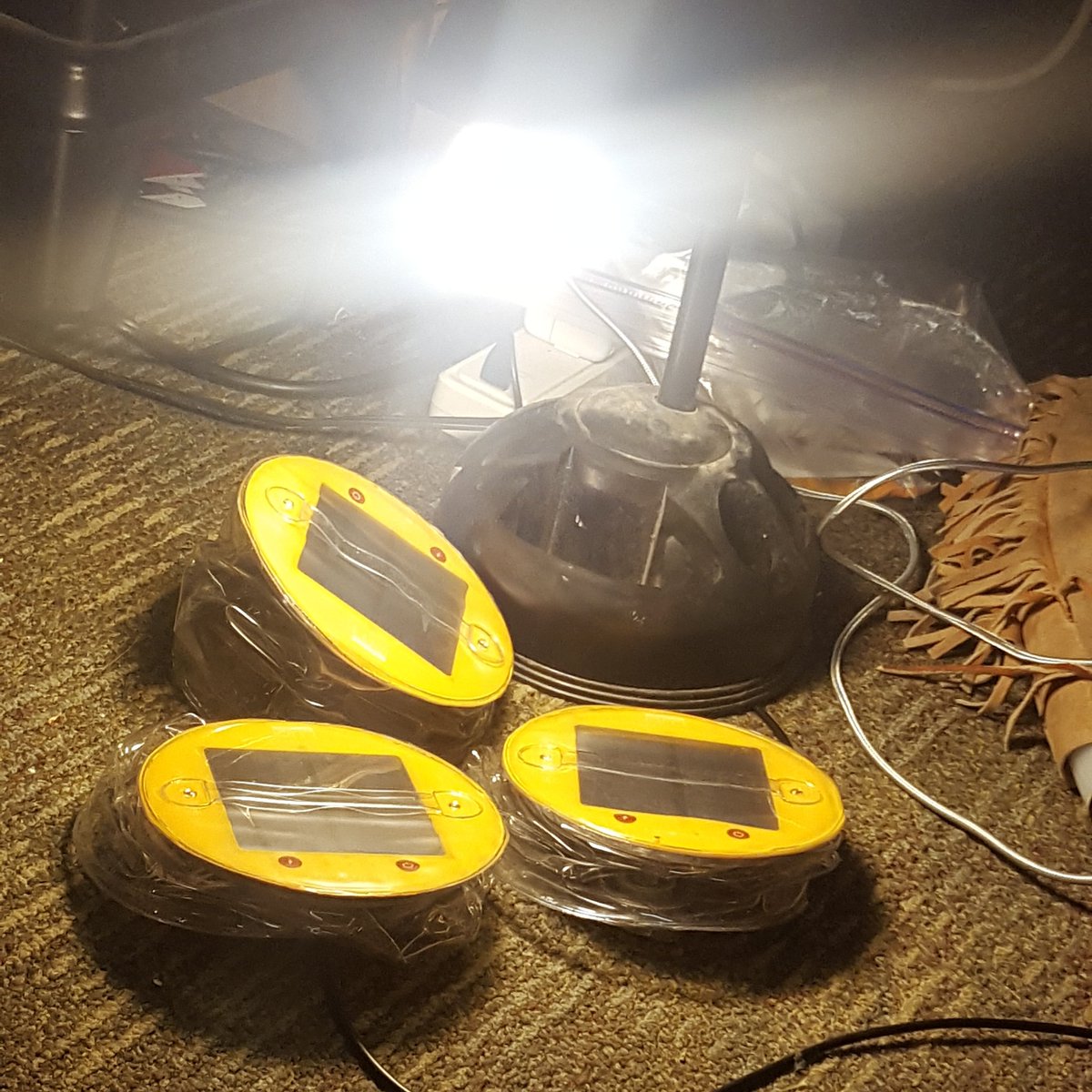 amanciporter's tweet photo. @Jack_Ehret thinks this is how you charge #solarpanels 
I disagree~ Whose right? #sciencequestions https://t.co/ujJez1kf5G
