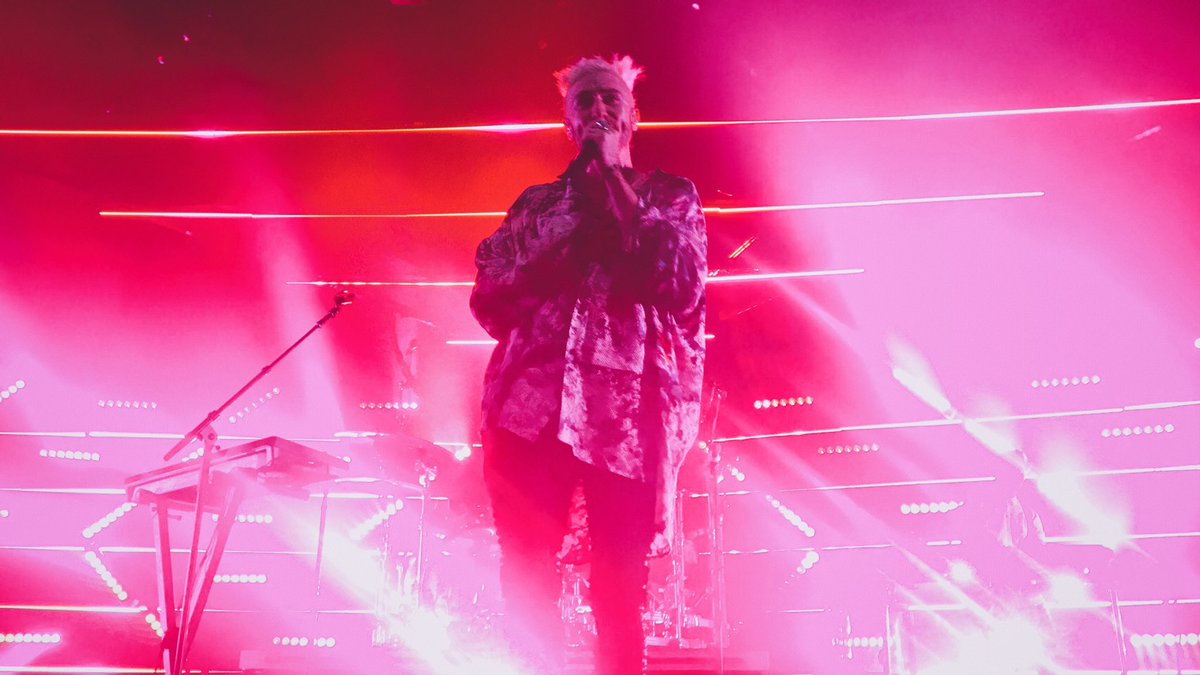 goodoldmoon's tweet photo. some of my favorite photos from the walk the moon show in philadelphia this weekend <+> https://t.co/Ue2Gt6pmCj