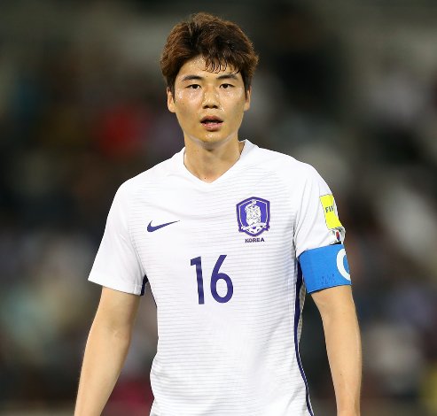 Happy birthday Ki Sung-yueng!  captain and midfielder turns 29 today. 