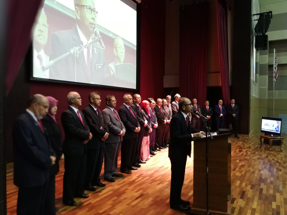 Amanat KPKR <a href="/RoslanMdTaha/">Roslan Md Taha</a> kepada warga <a href="/JKRMalaysia/">JKR Malaysia</a> sempena tahun baru 2018. Syabas utk pencapaian cemerlang 2017, InsyaAllah akan laksanakan KPI 2018 sebaiknya. Penerapan konsep wala' dan tabayyun akan kami akur. <a href="/PetraJayaMP/">Fadillah Yusof 🇲🇾</a> <a href="/Rosnah_ARS/">Rosnah Shirlin</a> <a href="/DrAliHamsa/">Ali Hamsa #YNWA</a> <a href="/ZainalRahimS/">Zainal Rahim Seman</a> <a href="/ZohariAkob/">Dato Sri Zohari Akob</a>