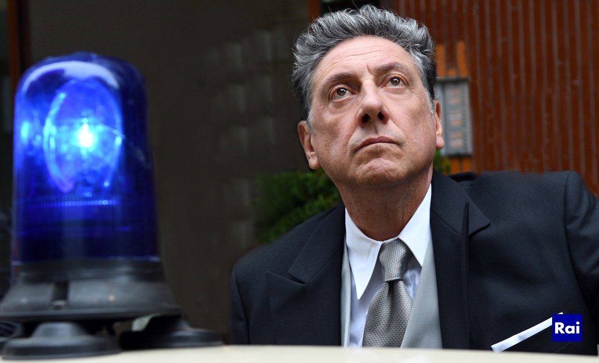 Raiofficialnews's tweet image. #AscoltiTv: grande successo per "#RoccoChinnici - E' così lieve il tuo bacio sulla fronte" che sfiora 4milioni 800mila spettatori e con il 20,1% di share domina la prima serata
@RaiUno