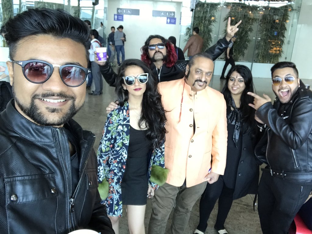 LesleLewis's tweet image. All Set for #Hyderabad .. With my AllStarBand .. Excited &amp;amp; Ready to Rock!! 😎  #LesleLewisLive @Shure @shuremea @SunInfonetAudio #OKListen #TurnkeyMusic #ConnectWithTheFans