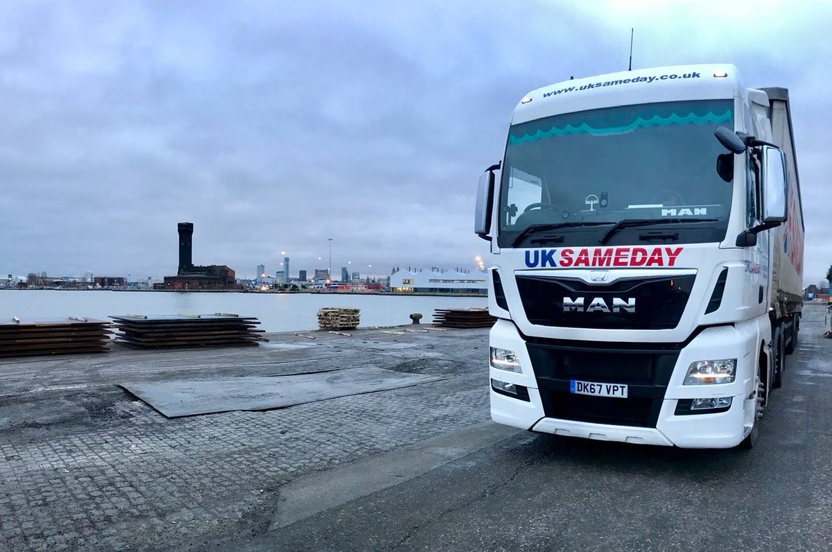 Great photo taken by <a href="/JackBleakley/">Jack Bleakley</a> of his truck in #Birkenhead yesterday

#UKSameday #Dulogis #Logistics #Courier