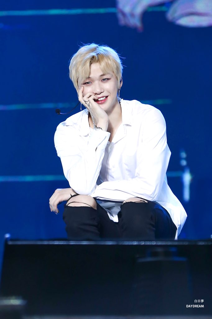 DAYDREAM_961210's tweet photo. 캬ㅑㅑㅑㅑㅑ 👍🏻 #강다니엘 https://t.co/b2bmySEZFV