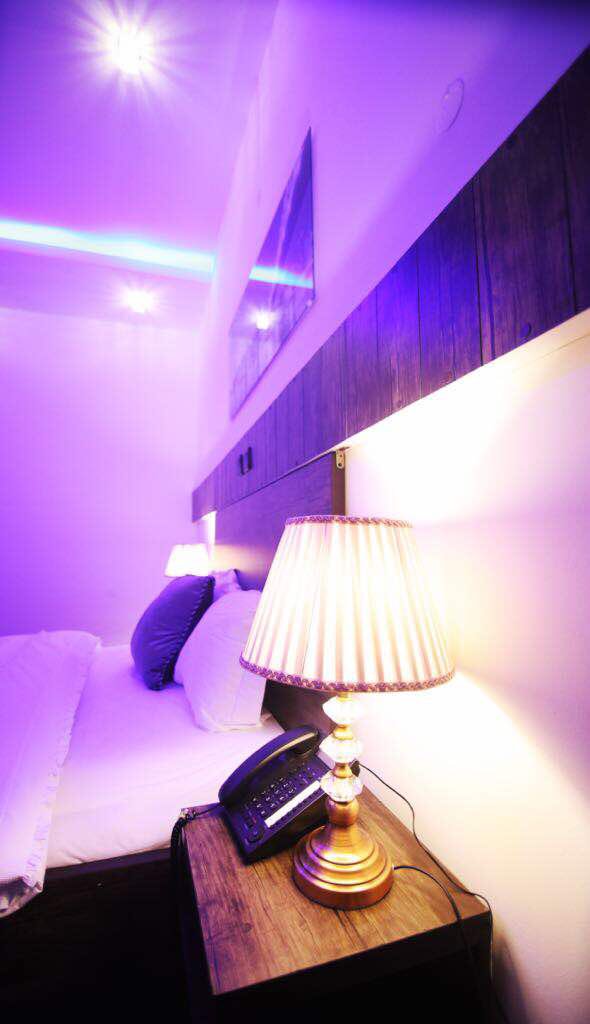 prooflifestyle's tweet photo. A relaxing escape awaits inside the welcoming walls of our various room types. Our tastefully designed rooms will leave you feeling refreshed and rejuvenated.
.
.
#proofhotel #lodge #relaxation #roomservice #guestrooms #boutiquehotel #hotelmarketing #bmitchpanache #bmitch https://t.co/GpOcoZS2xw