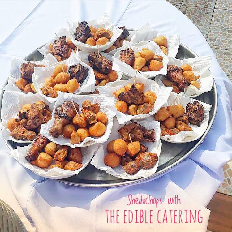 miss_she_du's tweet photo. Are you getting married, bridal shower, birthday, naming ceremony, house warming, burial etc? Then let me be your small chops lady with our dish of yummy goodness 😍😘😍 kindly RT! https://t.co/VfSamGRB7c