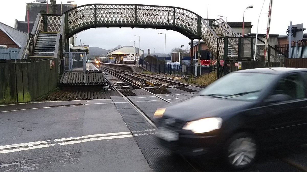 LovePetersfield's tweet photo. .@SW_Help Fascinating sight at #Petersfield station. Level crossing gates not coming down and train half in platform #Haslemere #Waterloo #ukstorm https://t.co/DKvKGnspI0