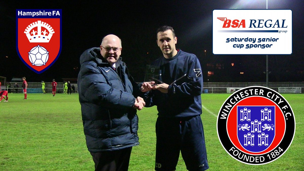 wincityfc's tweet photo. PICTURED: Manager Craig Davis is presented with @wincityfc's Team of the Round award for the Third Round of this Season's @HampshireFA Senior Cup! π΄β«οΈ #YouCitizens #hfacups https://t.co/OtLhlQIqfr
