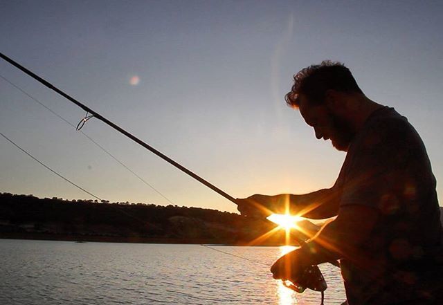 CARPdiem_Mag's tweet photo. #sunset #sunlight #carpfishing #spain #spodding #happydays https://t.co/h6h2Ozgotg