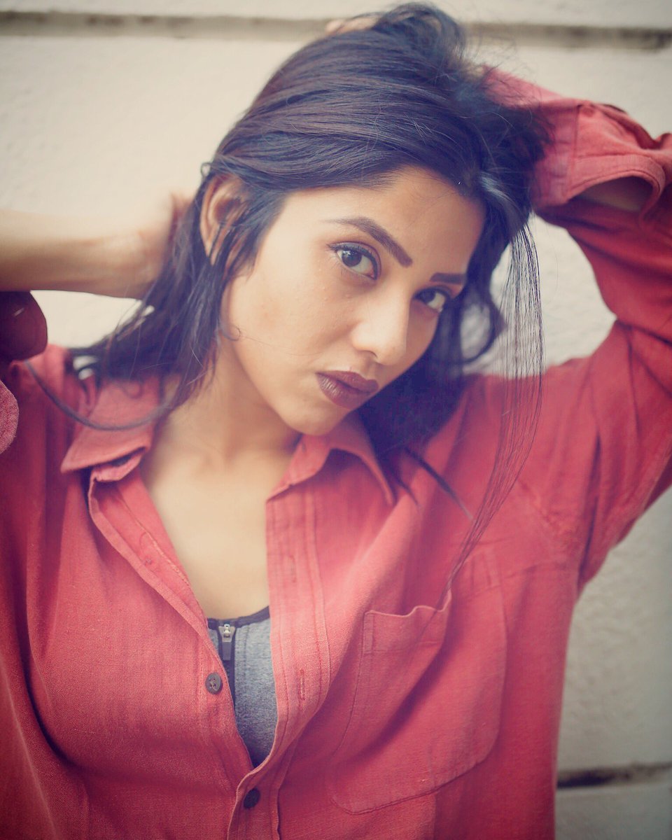 KinjalRajpriya's tweet photo. P A R A D O X I C A L
#MoodsOfMadness https://t.co/1lsmqKxuh7