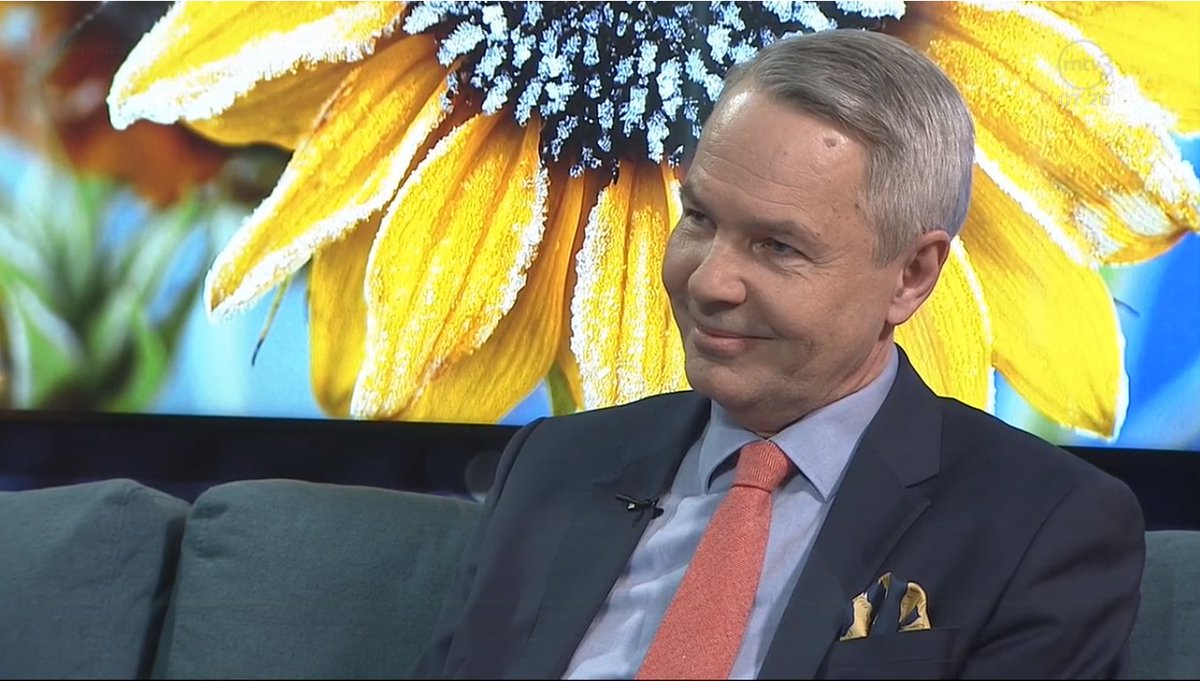 GreenThaifood's tweet photo. Aurinkokunigas Pekka @Haavisto! Kesää kohti - ja toista kierrosta #siksipekka ☀️
#haavisto2018 #sovinto100 #HuomentaSuomi @MTVHuSu #presidentinvaalit2018 #HSvaalit #vaalit2018 #presidentinvaalit #sydäntenpresidentti #sixipexi https://t.co/lmx86FQ493