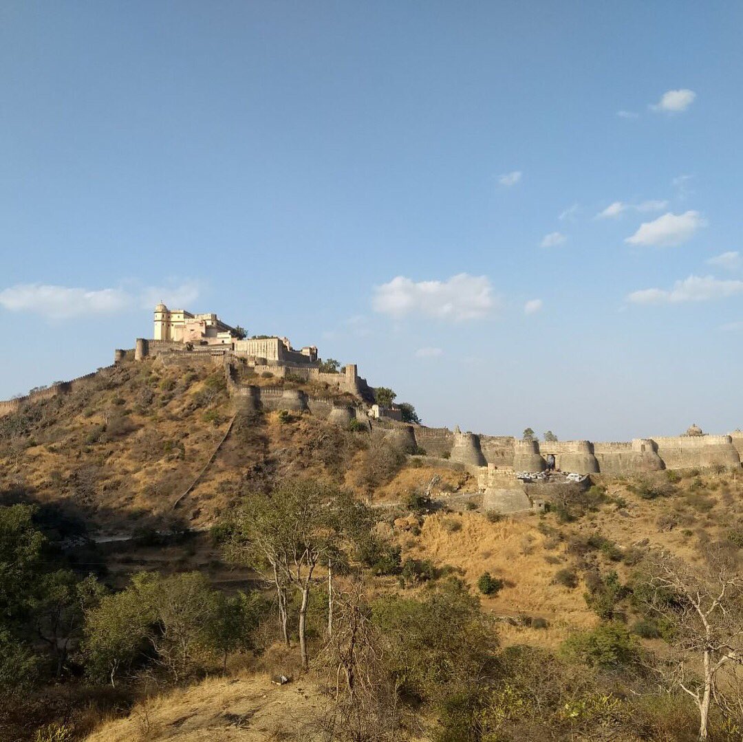 orangecandygear's tweet photo. Touchdown at the Kumbal Garh Fort yesterday evening. We were happy to catch it in such beautiful light. #motorcyclegear #orangecandypanniers #himalayan #royalenfieldindia #kumbalgarhfort #fortsofindia #travelontwowheels #maharm2018 
Riding down to the @BOBMCRiderMania https://t.co/9ifWgpPV6R