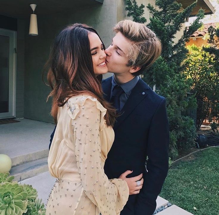 NateJacob's tweet photo. Me and my girlfriend at at prom ❤❤ https://t.co/UBbV4kuvXV